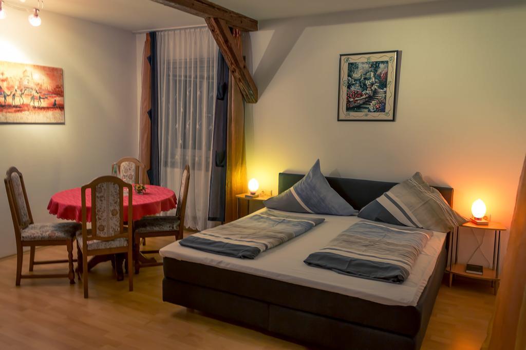 Hotel Adler Aichelberg  Bilik gambar